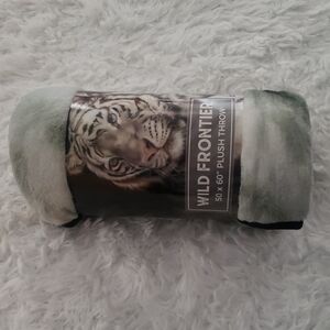 Brand New 50 X 60 Plush Throw